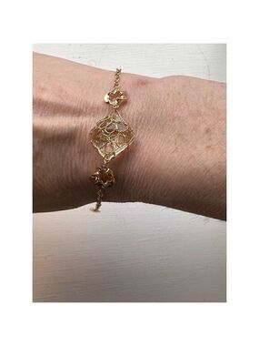 Natural Citrine Stone encased in Vermeil
Gold Wrap Bracelet